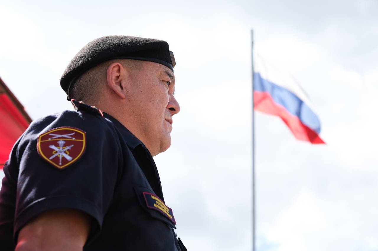 В Астрахани отличившимся на спецоперации росгвардейцам вручили награды, фото 6