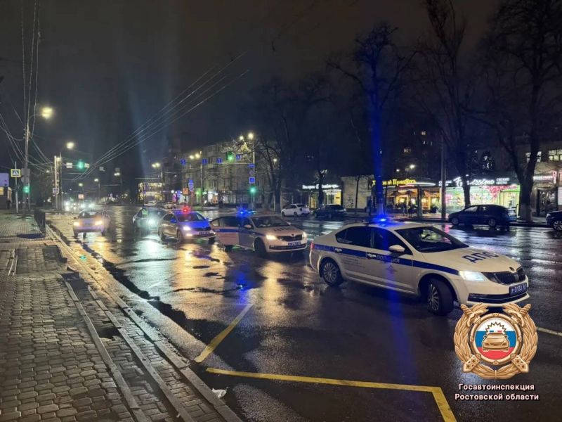 В Ростове 15-летний подросток попал под машину, переходя дорогу в неположенном месте