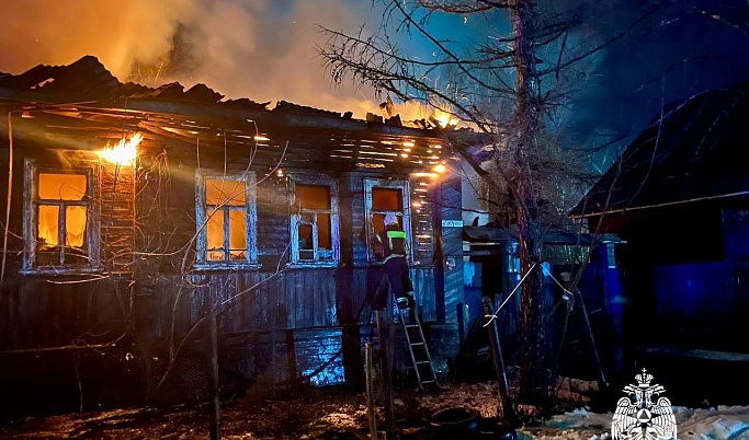 В Вышнем Волочке полностью сгорел дачный дом