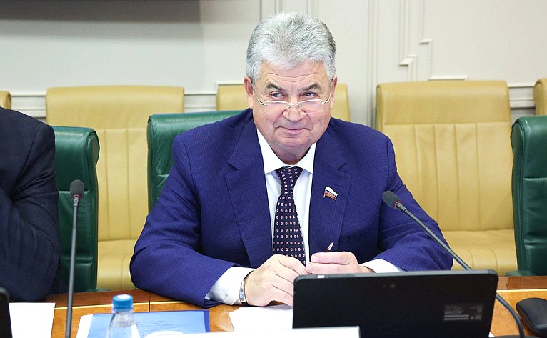 Геннадий Емельянов