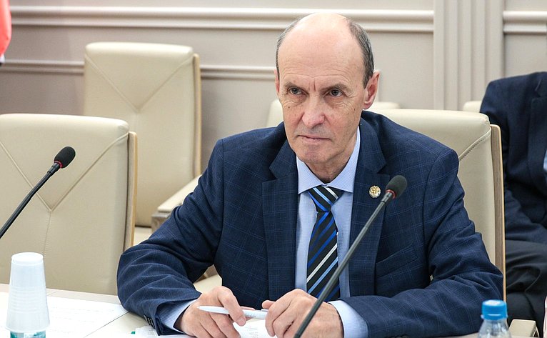 Круглый стол на тему «Актуальные вопросы совершенствования межбюджетных отношений при реализации Федерального закона «Об общих принципах организации местного самоуправления в единой системе публичной власти»