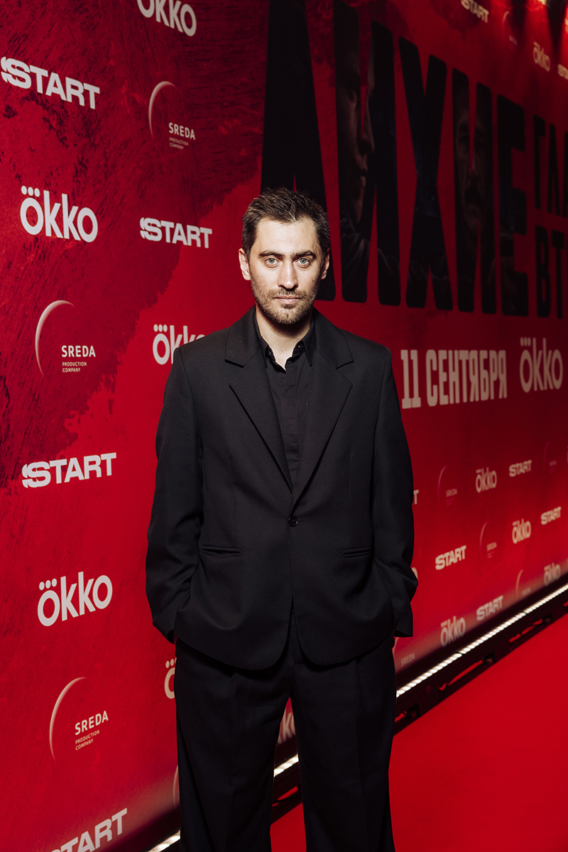 Денис Чеботарев на красной дорожке премьерного показа сериала «Лихие. Глава вторая» в кинотеатре «Художественный» в Москве.