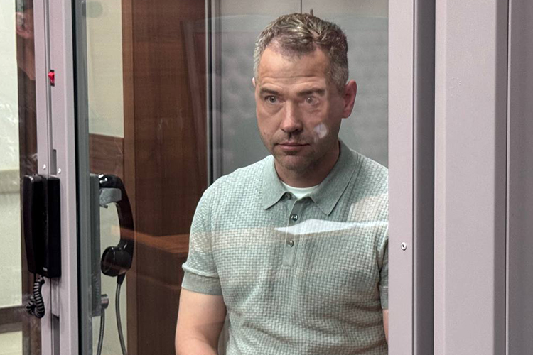 Экс-начальника следственного отдела по Приволжскому району Казани Эдуарда Закирова и его бывшего подчиненного Евгения Скрипникова обвиняют в превышении должностных полномочий