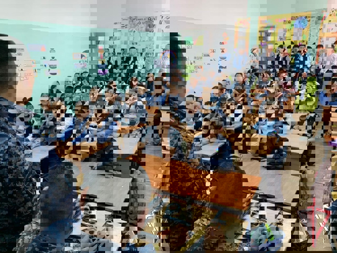 Со службой в Росгвардии познакомились на патриотическом уроке ученики Чурапчинской средней школы