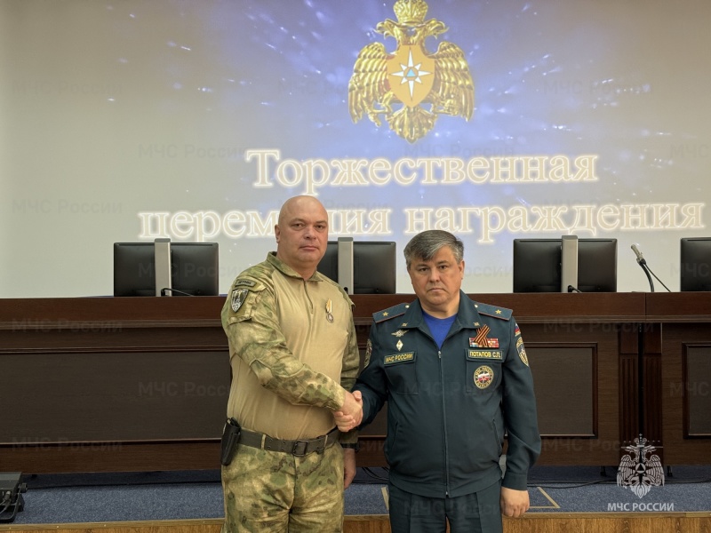 В преддверии Дня пожарной охраны в Главном управлении вручили ведомственные награды