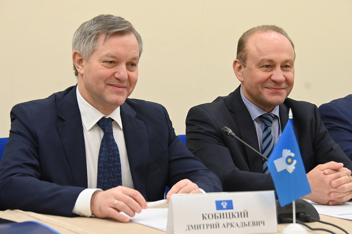 Дмитрий Кобицкий (слева) 