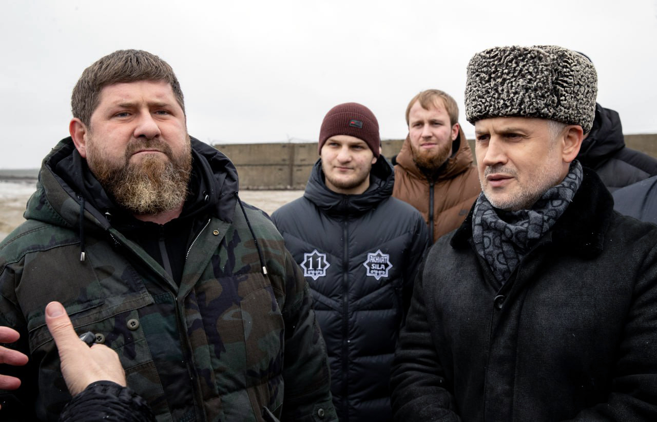 Чеченцы фото. Чеченцы фото. Авто кадырова. Кадыров растолстел. Кадыров и делимханов вышли на прогулку видео от 7.