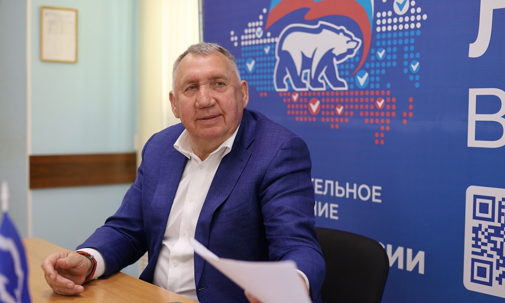Омский хоккеист и тренер Евгений Шастин подал документы для участия в предварительном голосовании «Единой России»