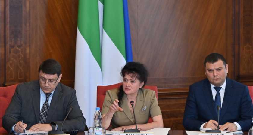 Зарплаты в Коми выросли на 11%, безработица рекордно низкая: итоги экономического совещания