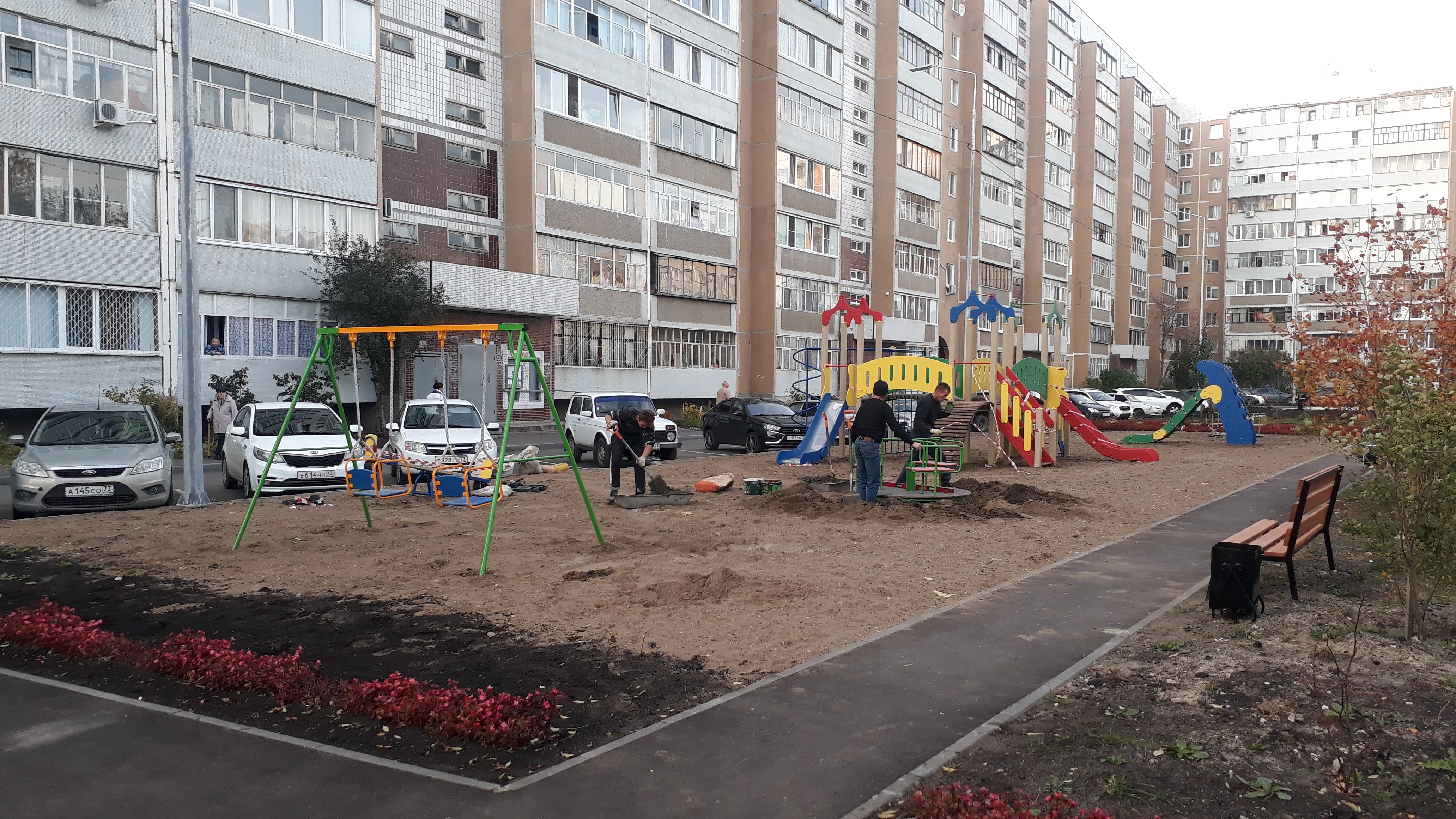 Двор ульяновск. Озеленение городской среды. Городское благоустройство. Городская среда. Благоустройство двора фон.