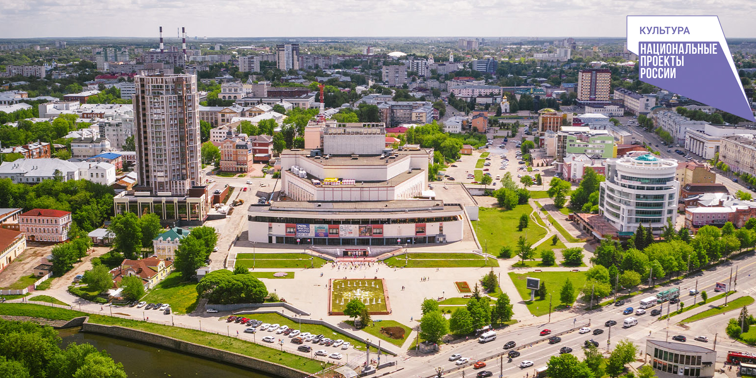 Кровлю театрального комплекса ремонтируют в Иванове