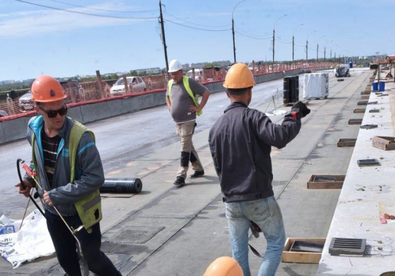 Ленинградский мост в омске открыт. Ленинградский мост Омск. СТРОЙТРАСТ Омск. Ленинградский мост Омск ремонт. Ленинградский мост Омск после ремонта.