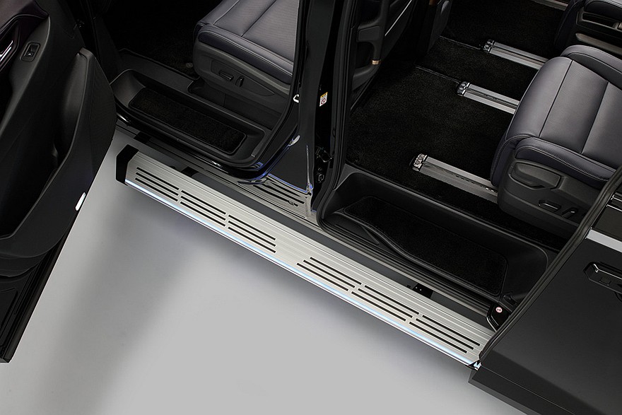 Nissan Elgrand Step Type