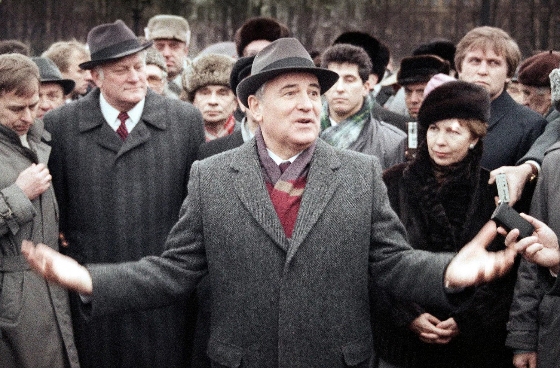 где жил горбачев после