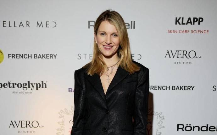 Женя Малахова, Катя Гордон, Хатуна Аташян и другие звезды собрались на ярком предновогоднем бранче