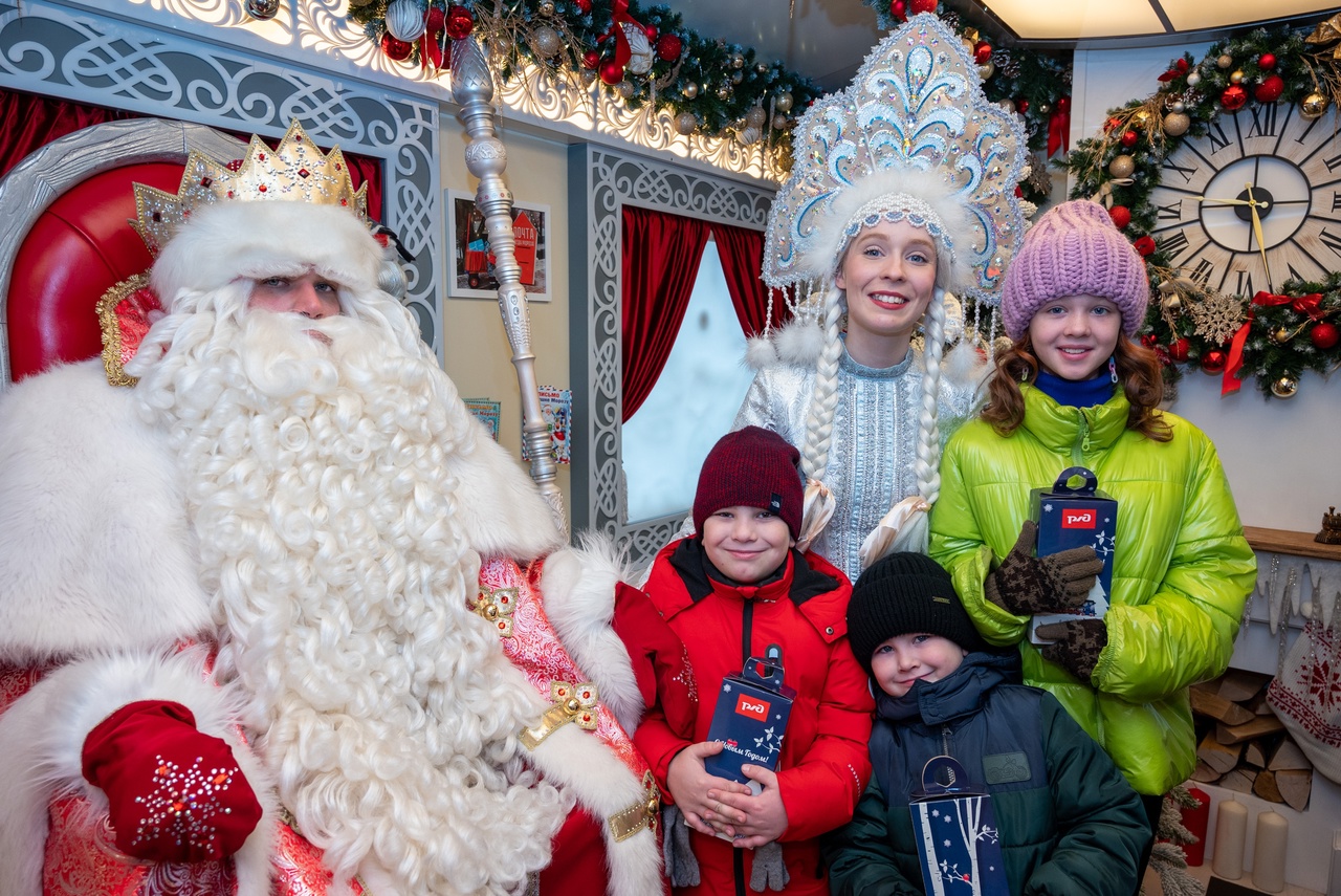 дед мороз в великом устюге. дед мороз великий устюг. дед мороз великий устюг. сколько зарабатывает дед мороз в великом устюге. великий устюг вотчина деда мороза 2021.