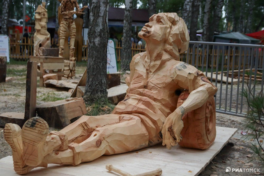 Статуя Данилы Цоя (Хабаровский край) Цой жив, занявшая второе место в конкурсе скульптур