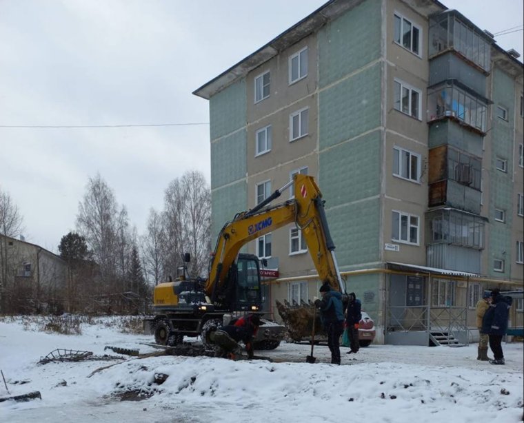 На месте выявили переполнение канализационных колодцев