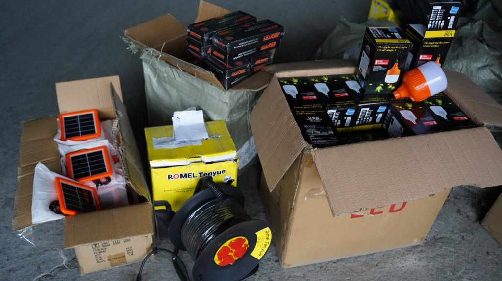 Брянские таможенники и приставы передали 12 тонн инструментов Минобороны России