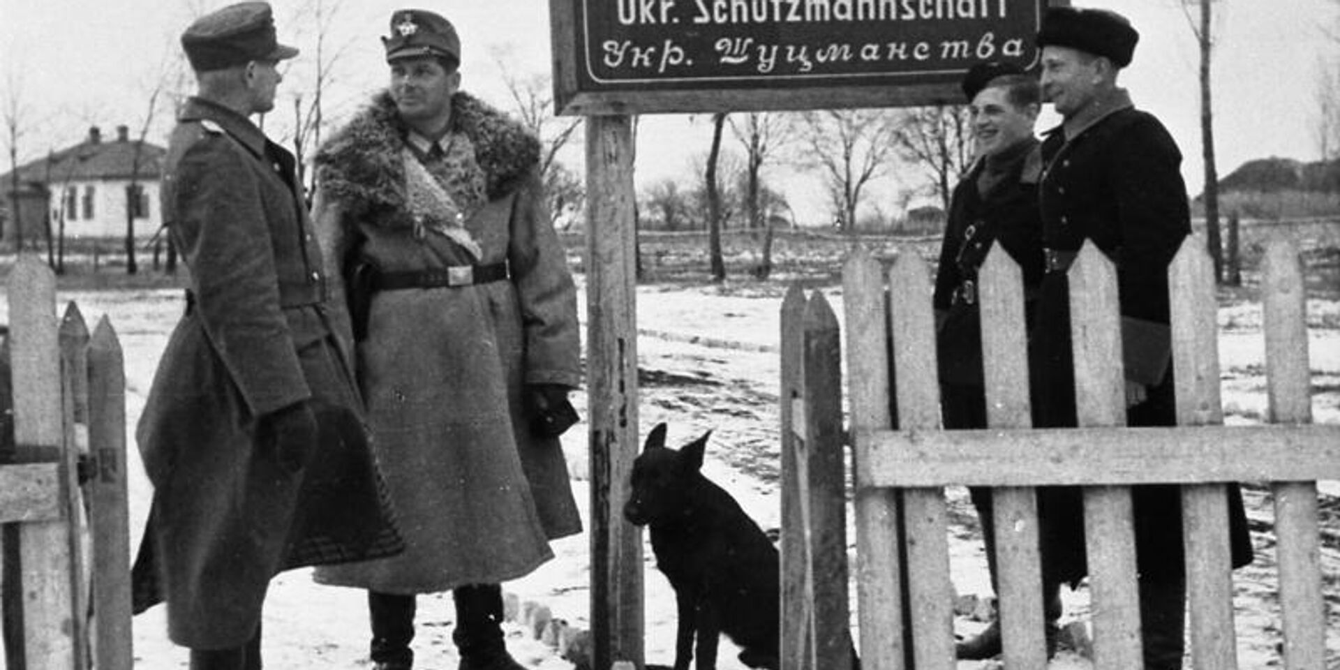 Гауптвахмистр полиции порядка Фолькманн, руководитель районного щуцманского поста в с.Зарог, (Полтавская область, Украина) дает указания своим подчиненым - ИноСМИ, 1920, 04.05.2025