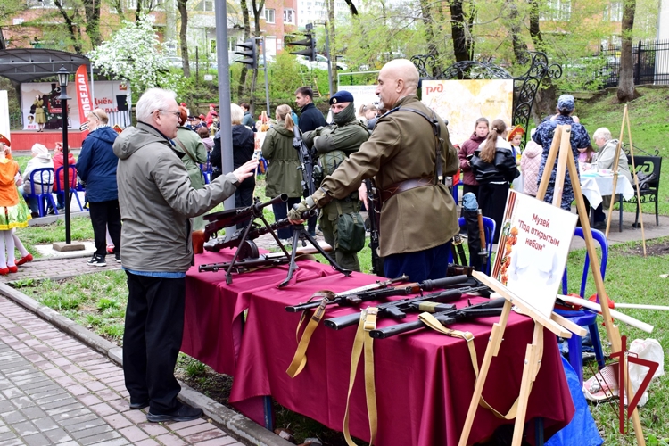 Росгвардейцы во Владивостоке приняли участие в концерте «Майский вальс»