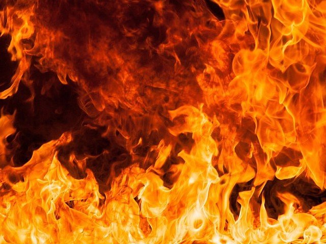 Человек погиб при пожаре на газопроводе на севере Москвы