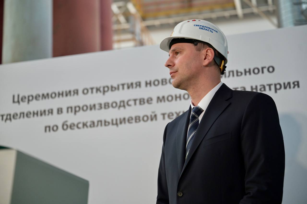 Денис Паслер на заводе «Хромпик» в Первоуральске.