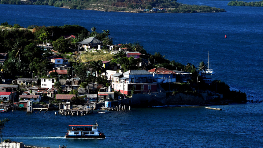 Конгрессмен Гименес призвал туристов срочно покинуть Кубу