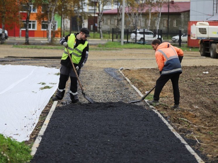 В Ногликах продолжается благоустройство парка «Застава»