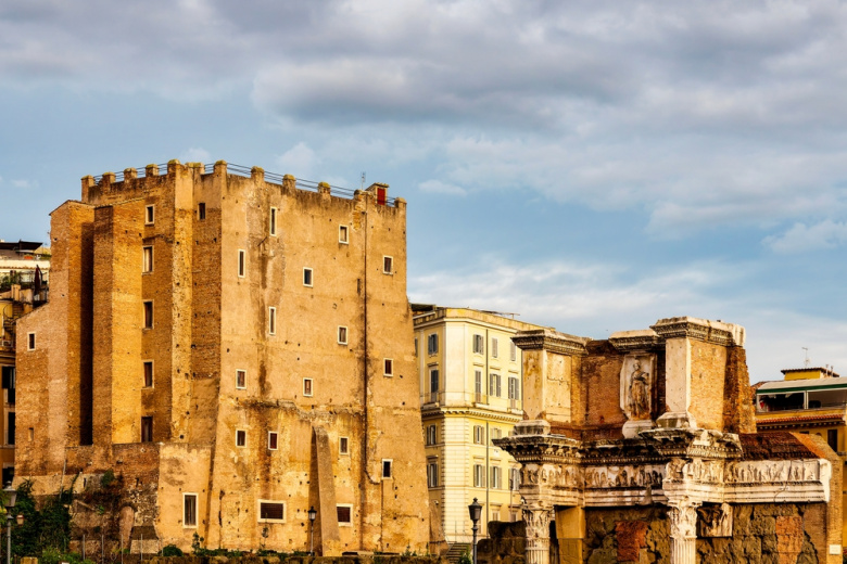 Башня Торре-деи-Конти