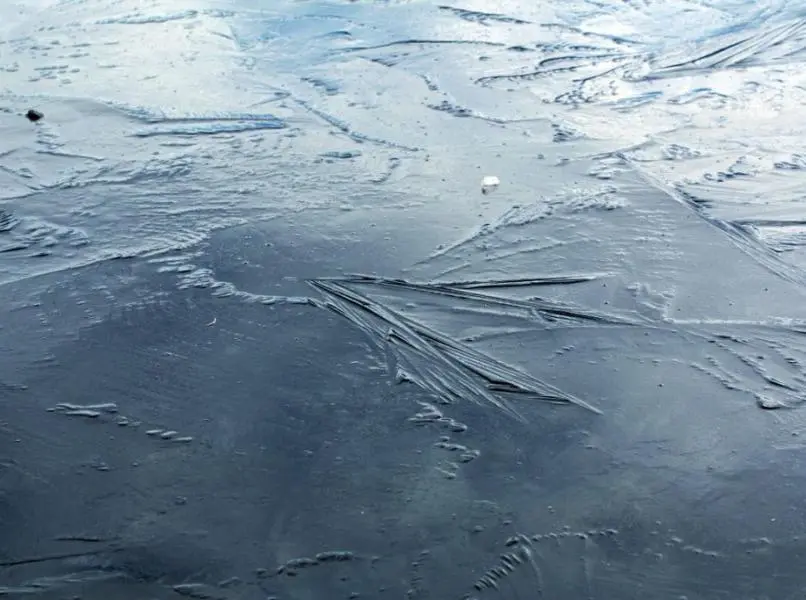 Глава администрации Советского района Новосибирского Евгений Герасимов рассказал, что на льду Обского моря играли подростки – в ноябре выход на лед особенно опасен.