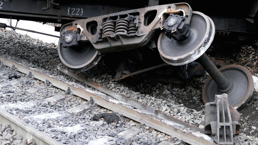 «Часть железнодорожного полотна повреждена»: в Белгородской области из-за взрывного устройства с рельсов сошёл тепловоз