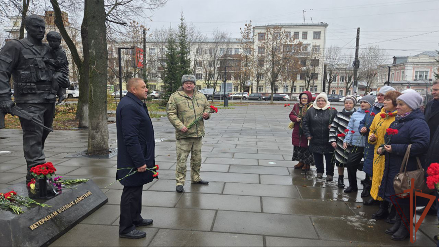 Военнослужащие и сотрудники Центрального округа Росгвардии отдали дань памяти погибшим при выполнении служебных обязанностей 