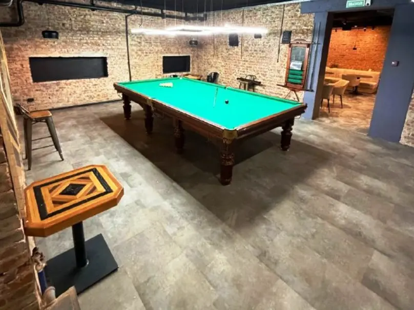 В конце этой недели на улице Ильича в верхней зоне новосибирского Академгородка открылась бильярдная, что стало приятной новостью для любителей игры.