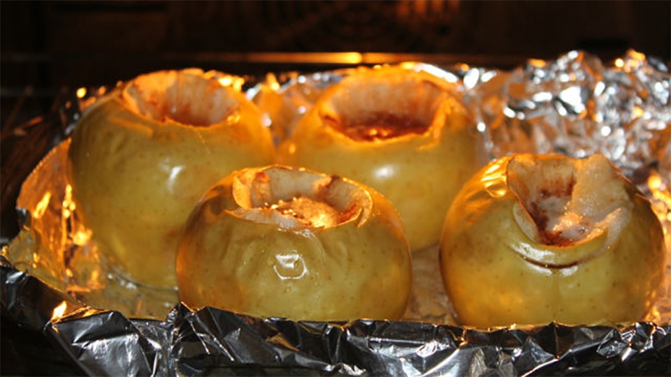 Яблоки запеченные в духовке с сахаром