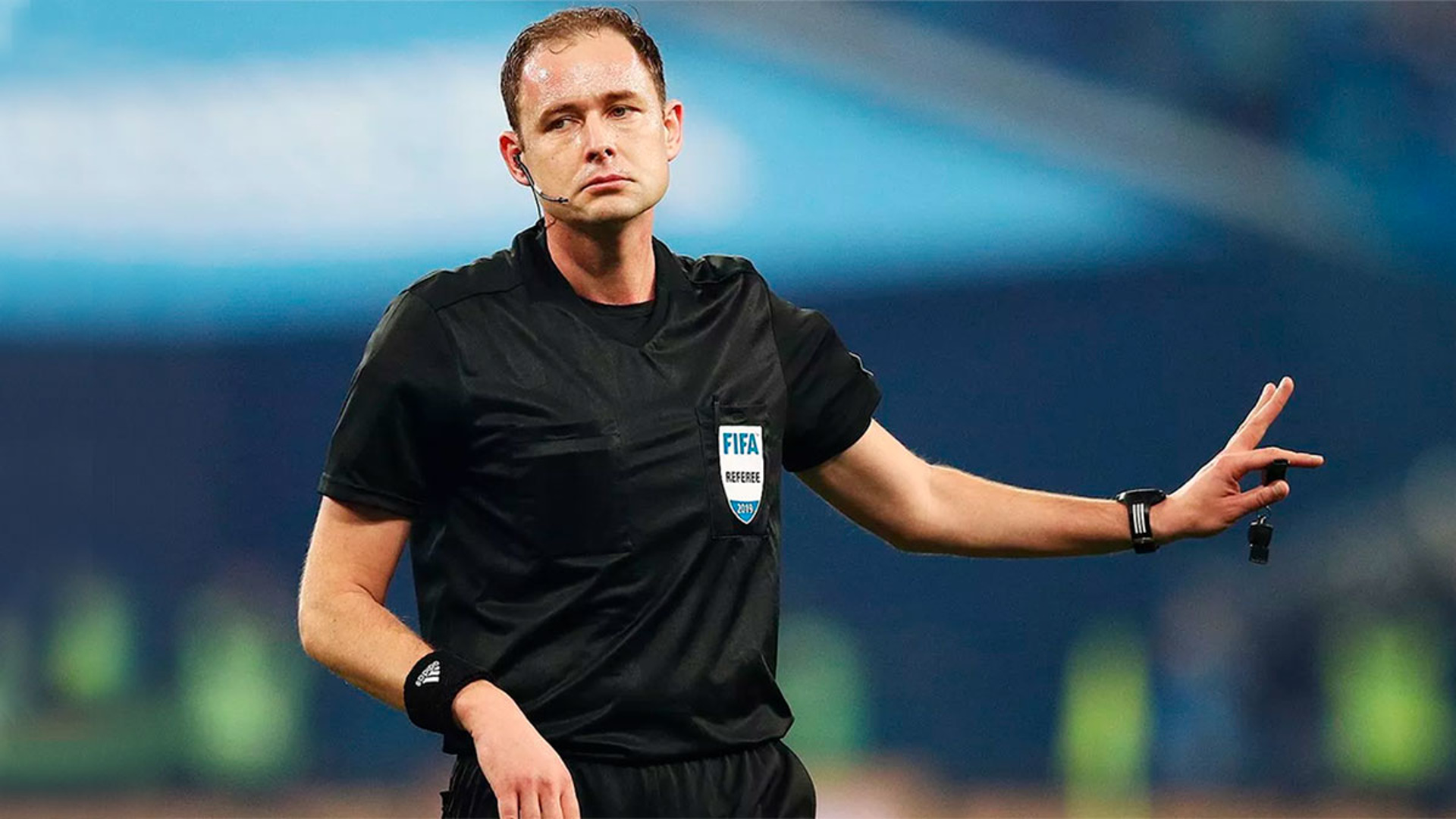 Кукуляк евгений арбитр. Арбитр вячеслав безбородов. Рустам мухтаров футбольный арбитр. Шедуль арбитр. Николай левников арбитр.