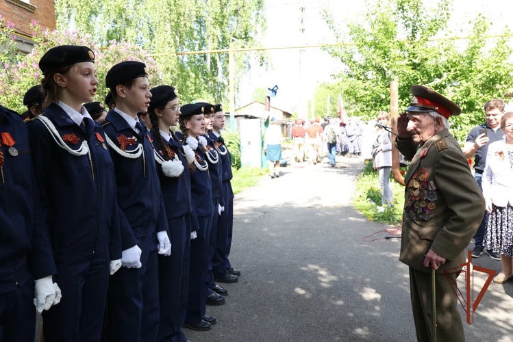 В Самаре росгвардейцы присоединились к акции «Парад у дома ветерана» 
