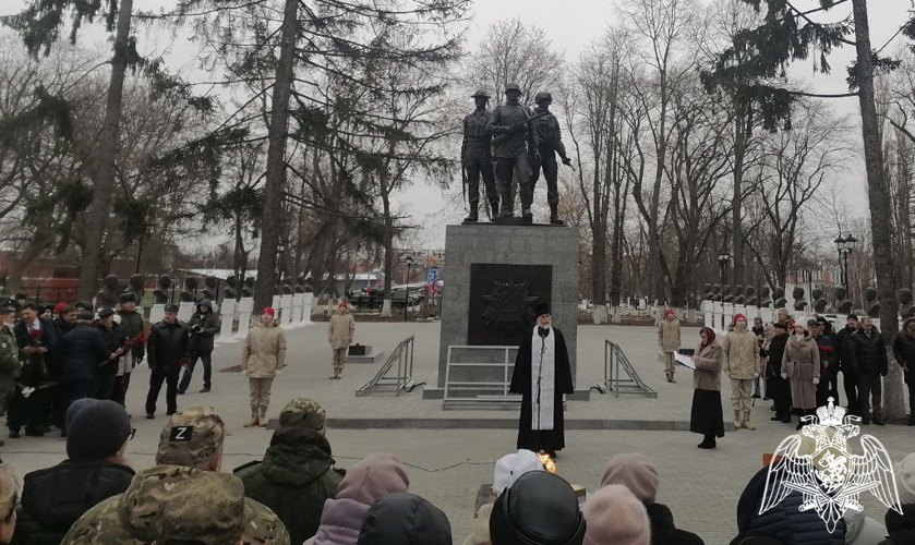 Представители спецподразделений Росгвардии приняли участие в открытии памятника защитникам Отечества в Воронежской области