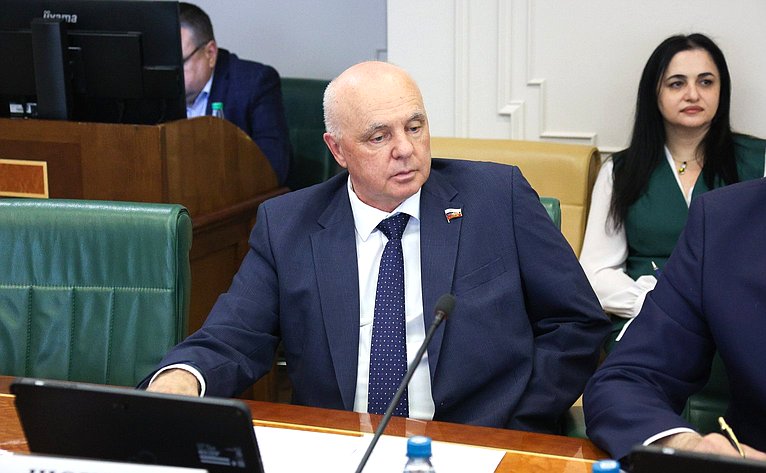 Андрей Шохин