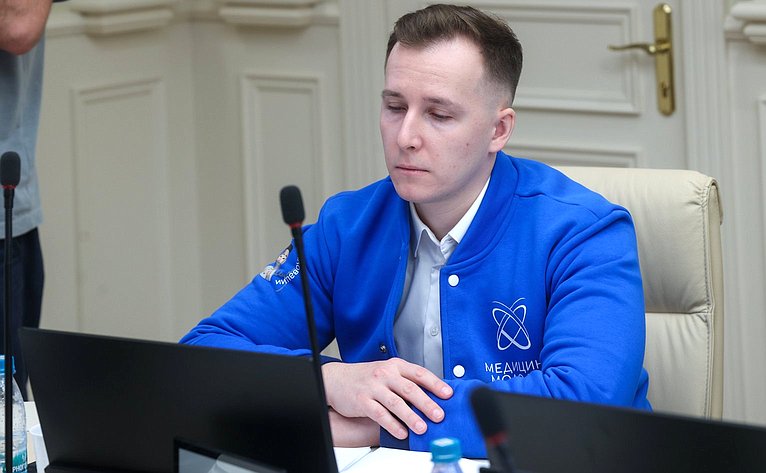 Круглый стол Комитета СФ по социальной политике «Актуальные вопросы совершенствования мер поддержки молодых специалистов, работающих в сфере здравоохранения (в рамках проекта «Всероссийская научная школа «Медицина молодая»)»