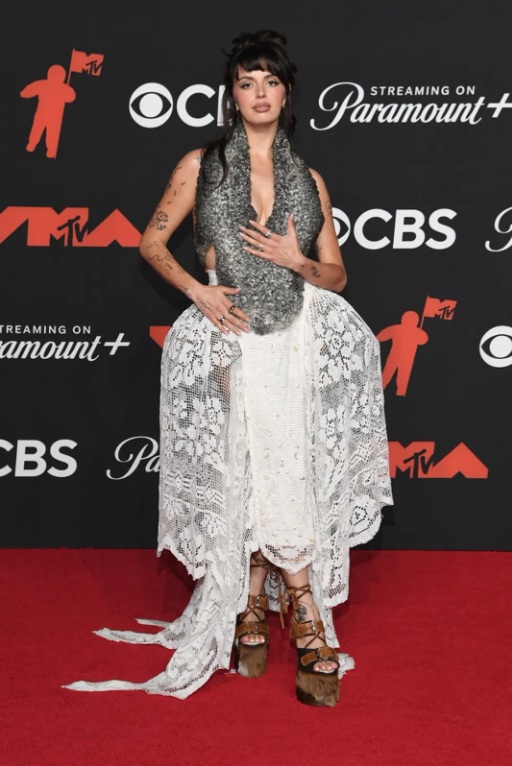 Доджа Кэт съела свою помаду, а Секси Рэд пришла в костюме чертенка с рогами на груди: Самые оригинальные и сек4суальные образы на MTV Video Music Awards 2025