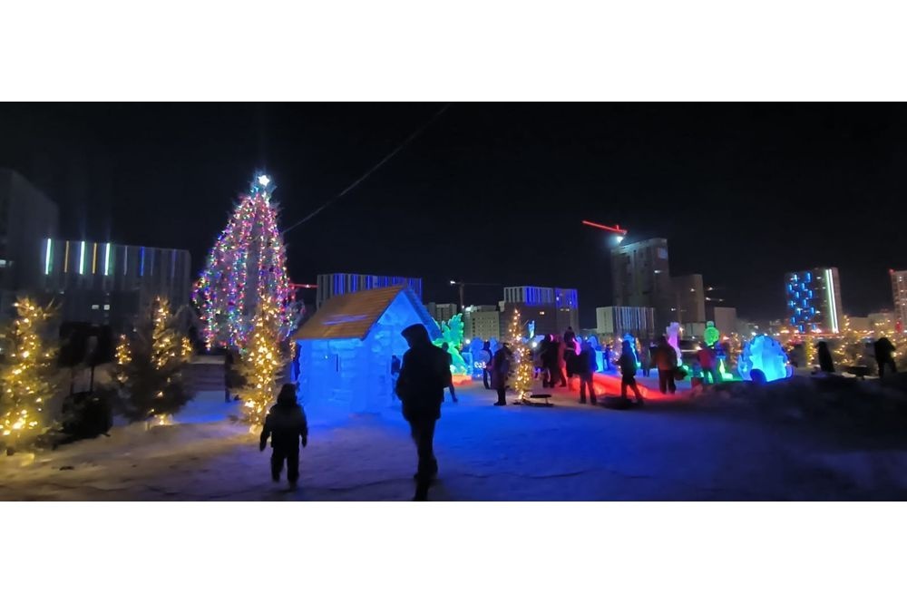 Екб ледовый городок 2022. Ледовый городок екатеринбург 2024. Ледяной городок в екатеринбурге 2022. Ледовый городок академический екатеринбург. Парк маяковского екатеринбург ледовый городок 2022.