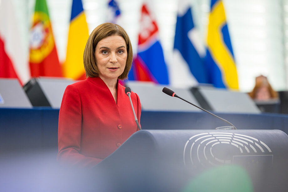 Президент Молдавии Майя Санду усиливает контроль после выборов.