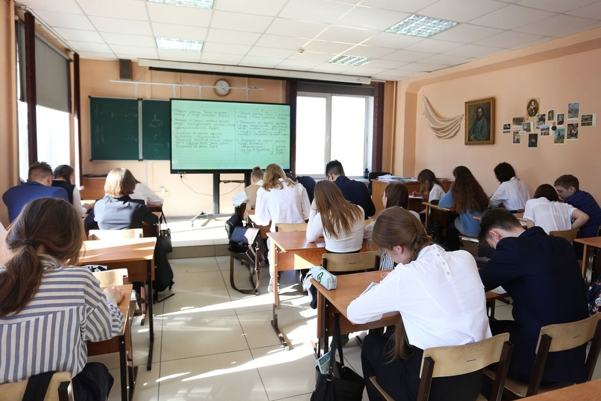 Среднее профессиональное образование уровни. Профессиональное обучение. Среднее образование чита. Среднее портное образование. Образование.