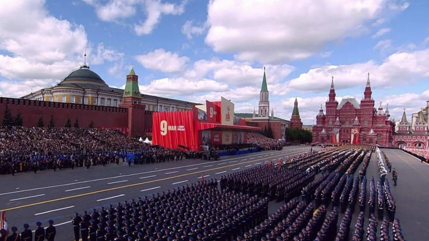 Владимир Путин поздравил россиян с Днем Победы и заявил: «Победа всегда была и всегда будет за нами»