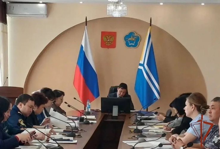 Офицеры Росгвардии Тувы приняли участие в заседании круглого стола по вопросам итоговой аттестации учащихся 