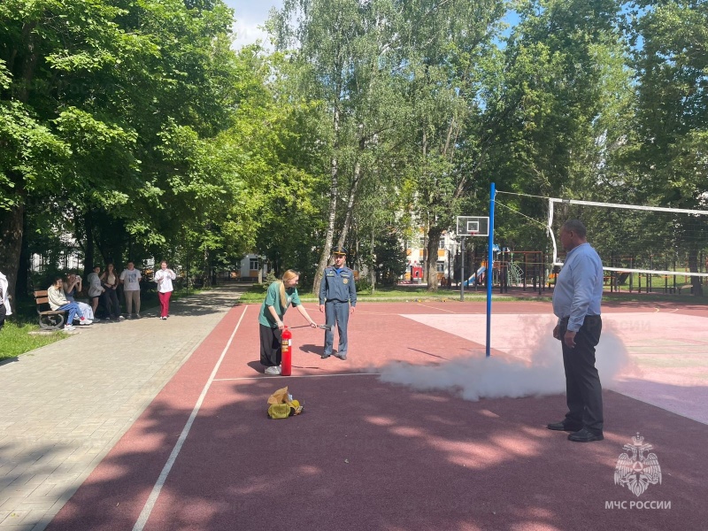 Практические навыки закрепили дети на занятиях с сотрудником МЧС России