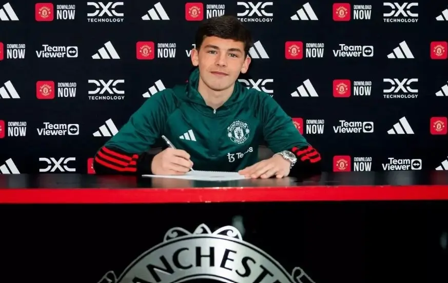 17-летний форвард «Юнайтед» Лэйси подписал первый профессиональный контракт