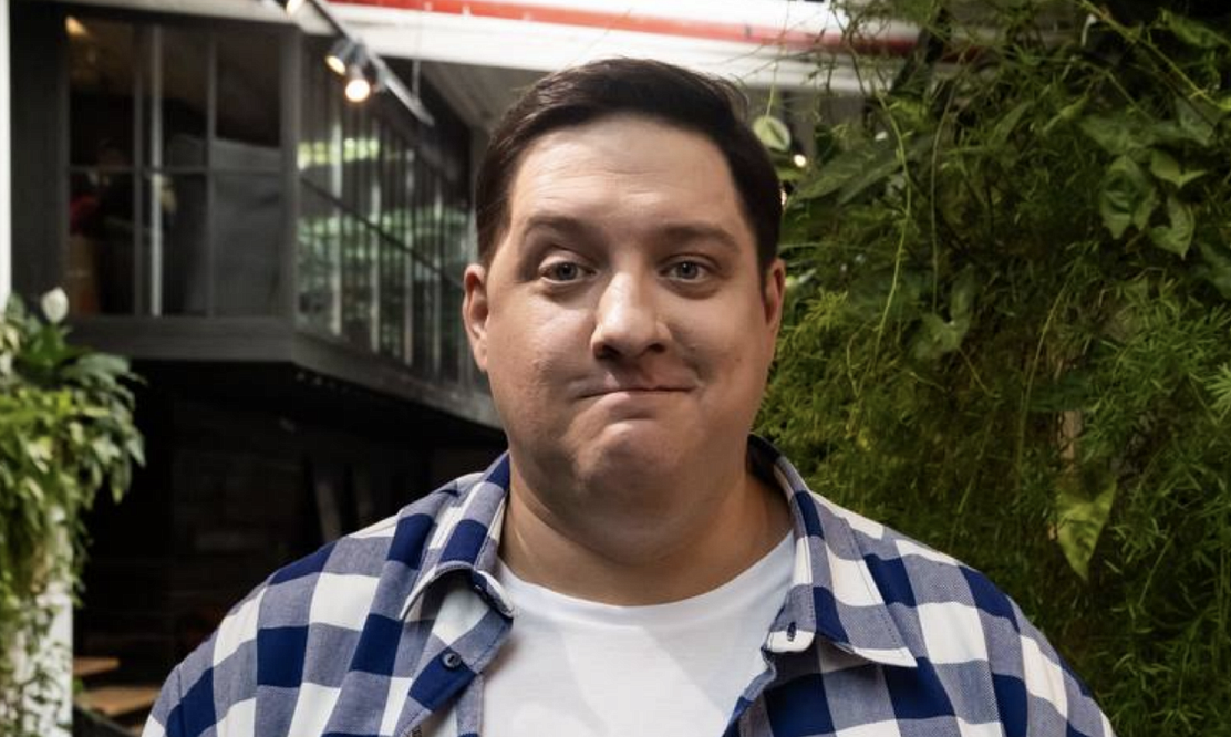 «Был частью семьи»: ТНТ посвятит премьеру сериала «Большой человек» Роману Попову