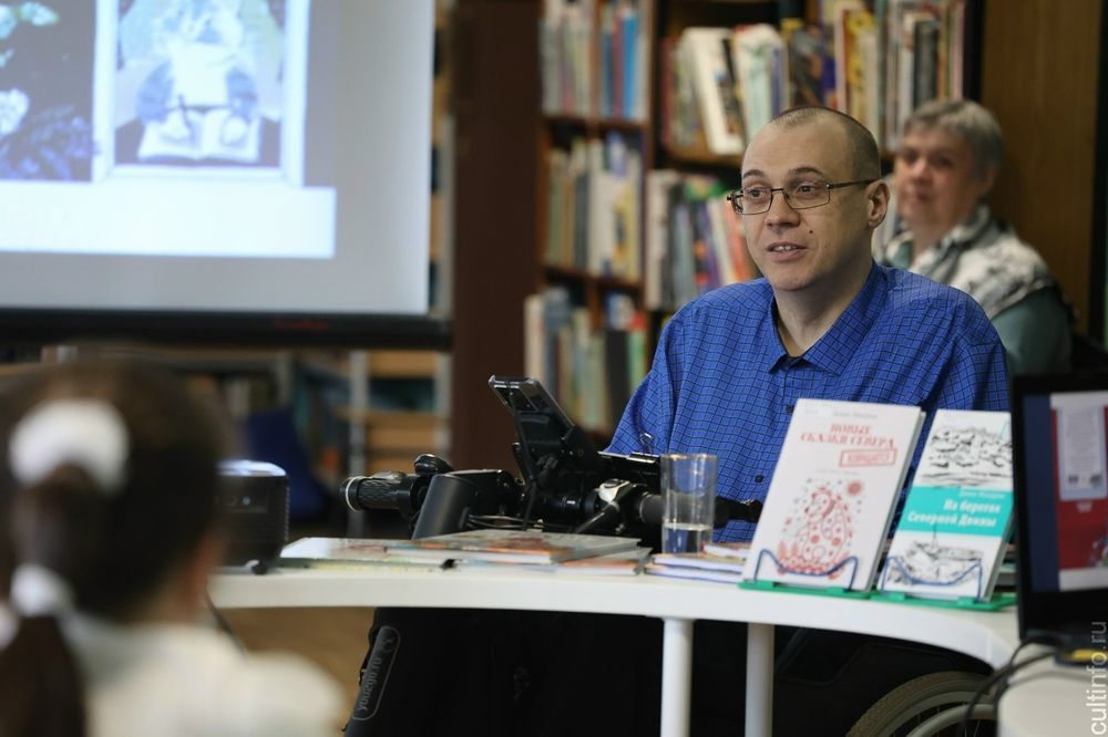 Денис Макурин